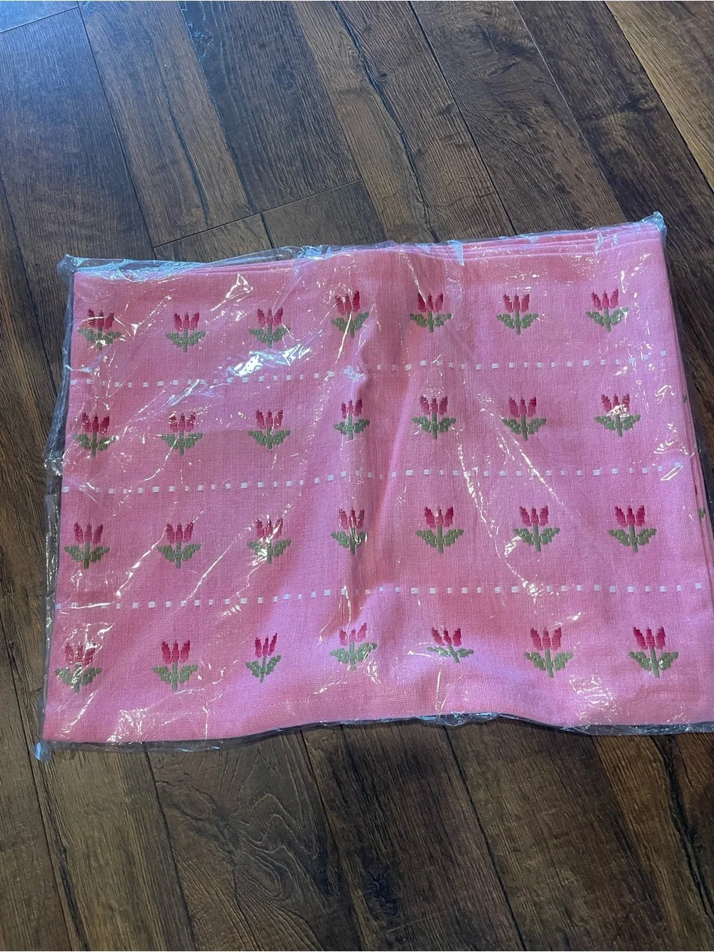 NWT Set of 6 Pink Tulip Embroidered Placements Rare